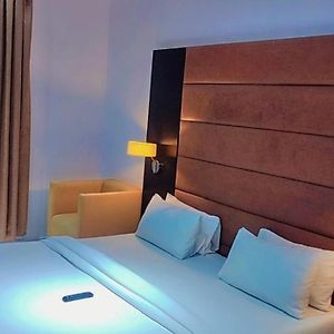 Axor Hotel & Suites